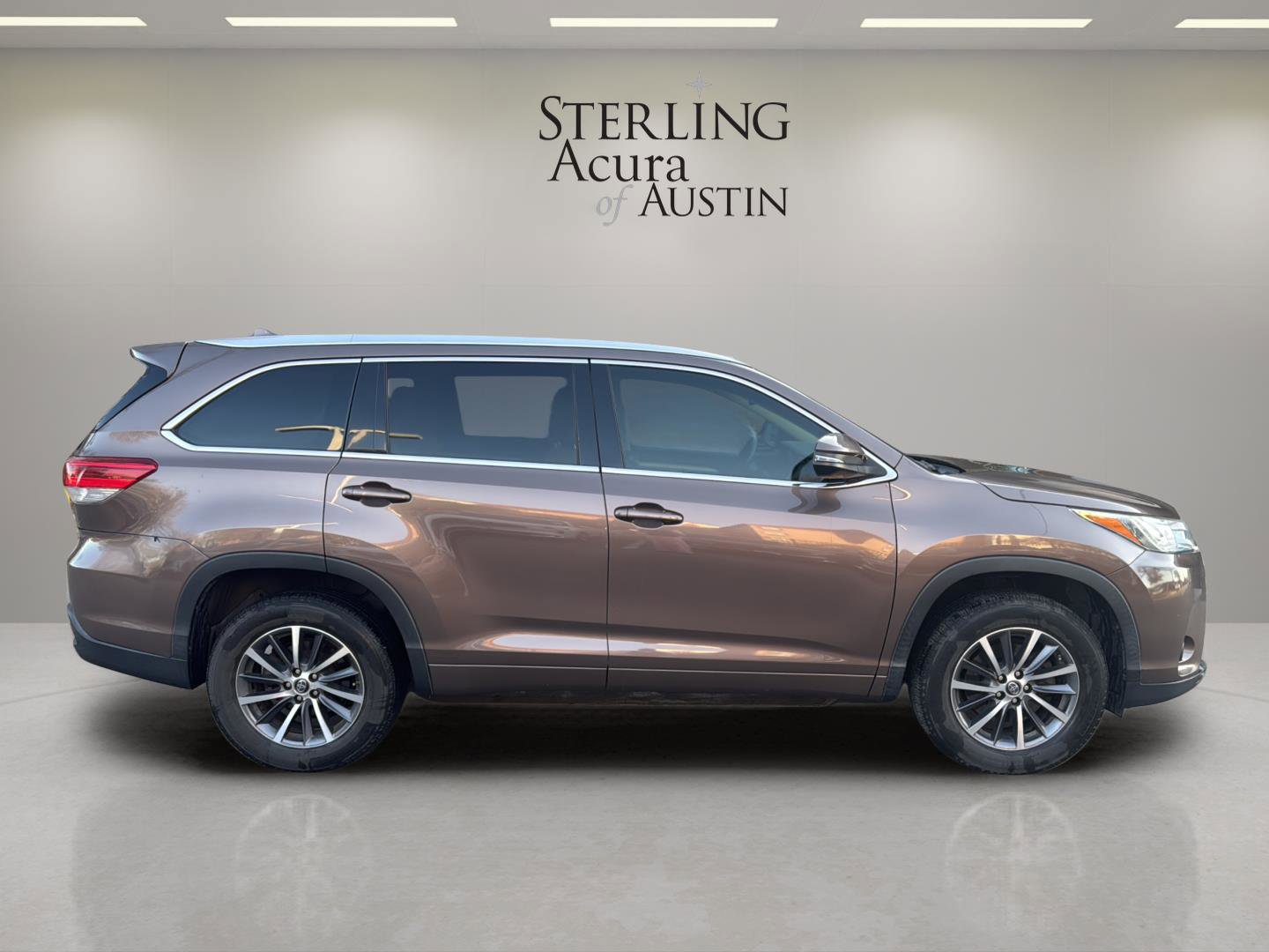 Used 2017 Toyota Highlander XLE image 4