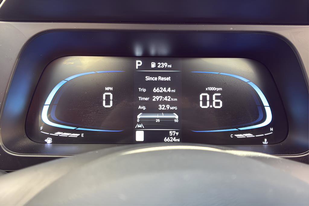 Certified 2025 Hyundai Elantra Sport image 24