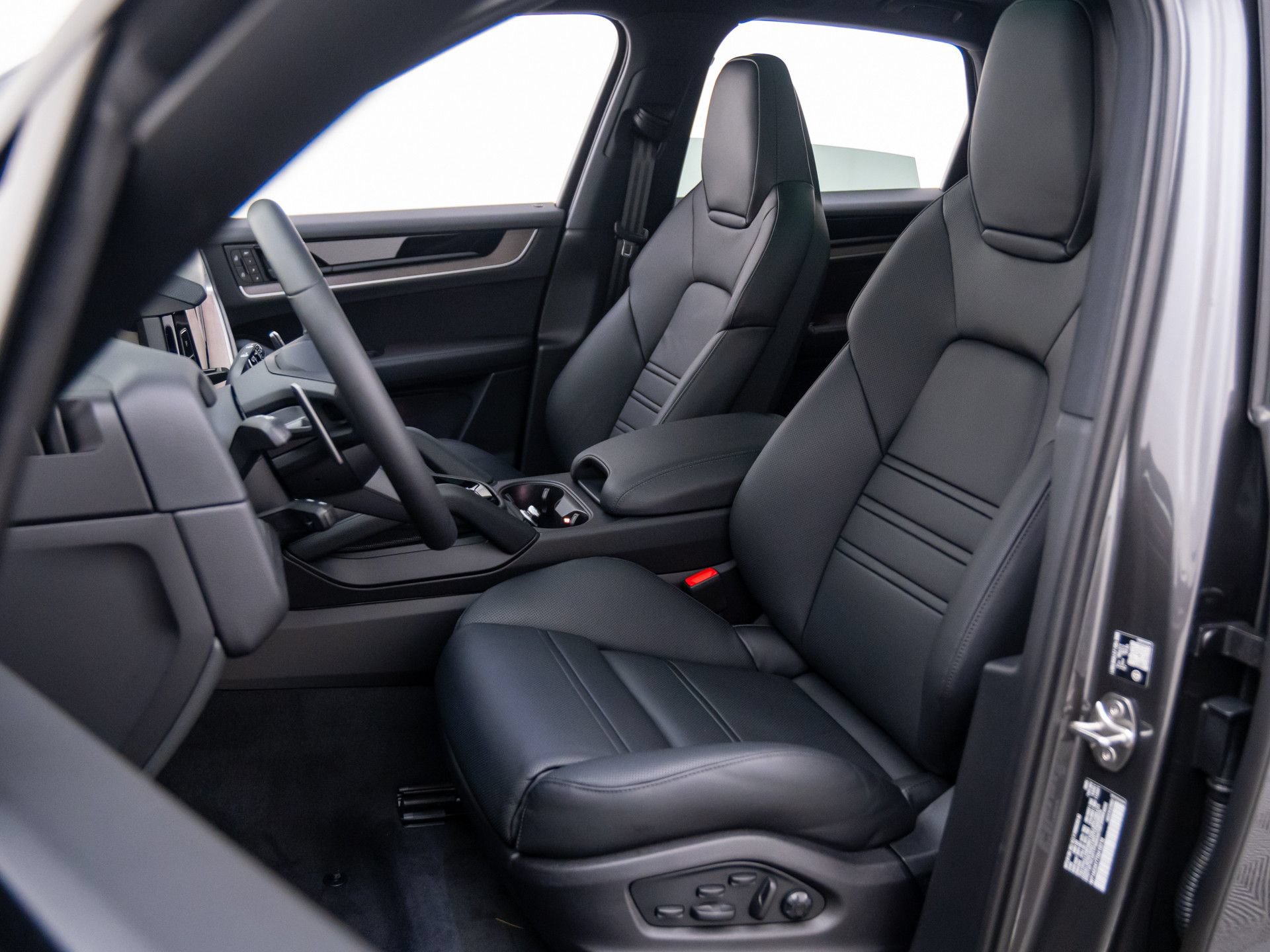 New 2026 Porsche Cayenne E-Hybrid AWD/4WD image 5