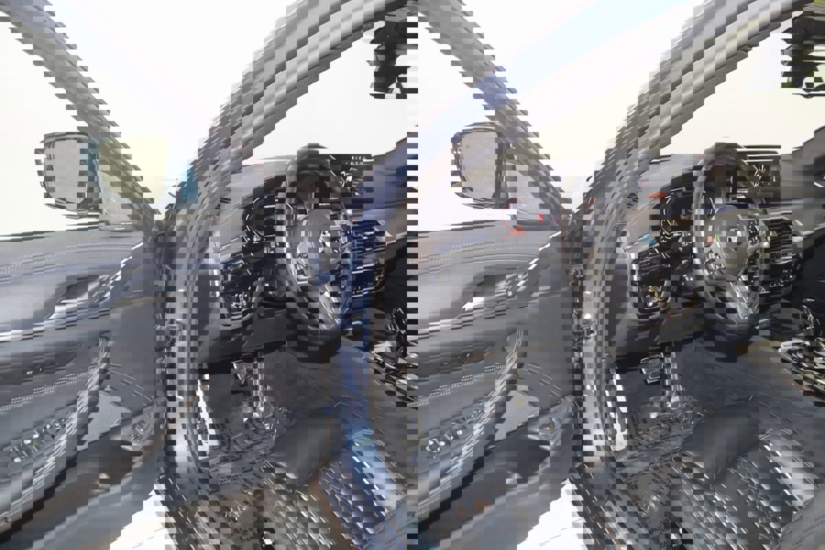 Used 2023 BMW M550i xDrive w/ Executive Package image 59