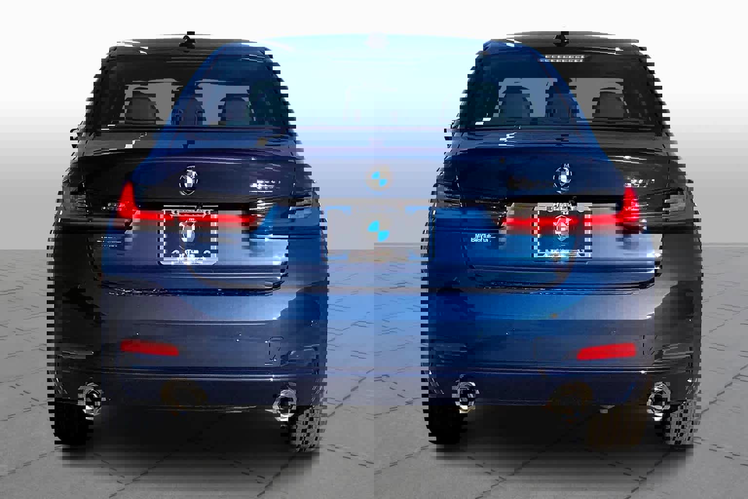 New 2024 BMW 330i Sedan w/ Convenience Package image 4