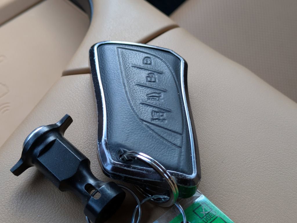 Used 2023 Lexus ES 350 w/ Accessory Package (Z2) image 41