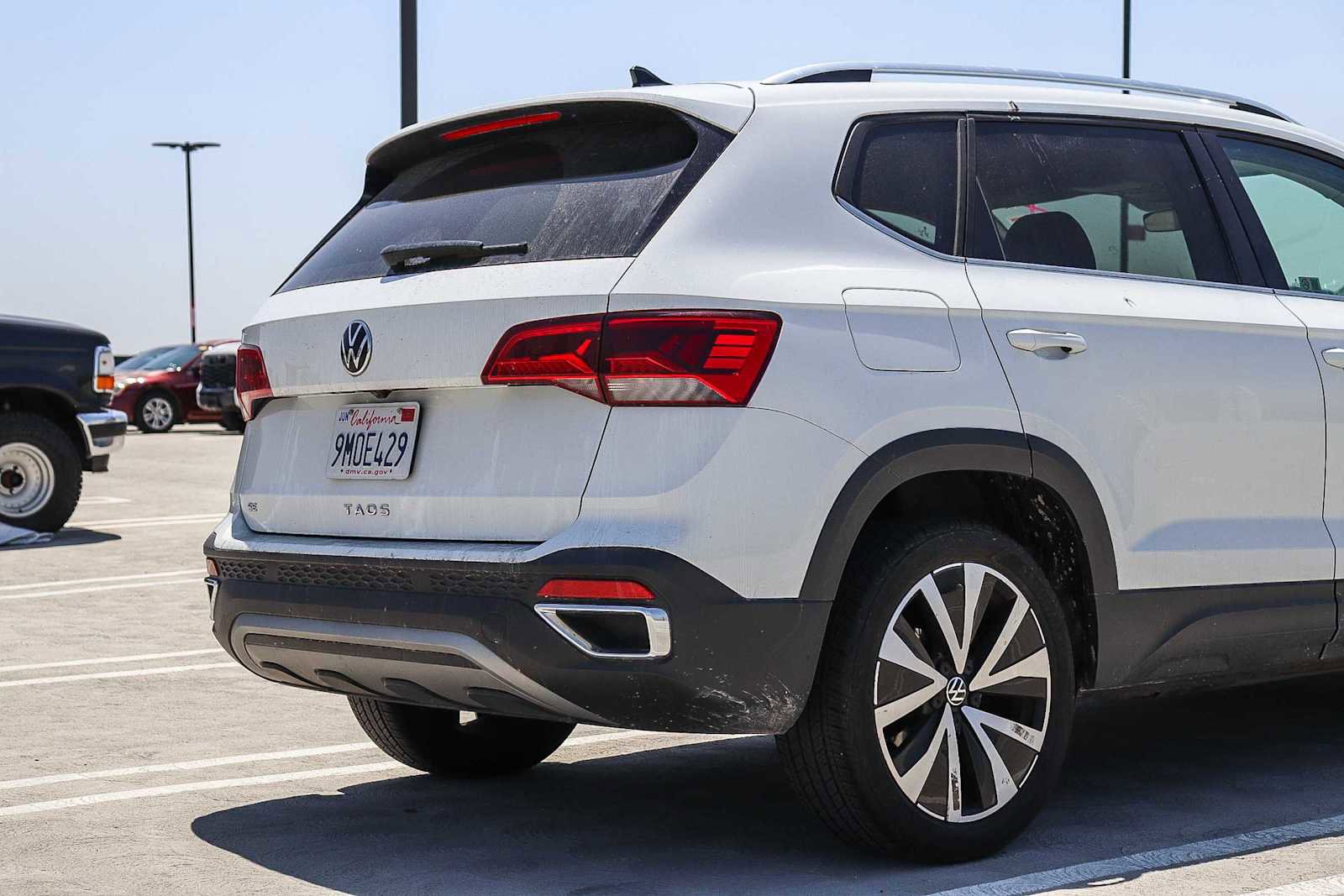 Certified 2024 Volkswagen Taos SE FWD image 9