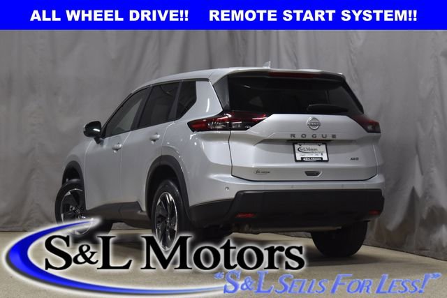 Used 2025 Nissan Rogue SV AWD/4WD image 2