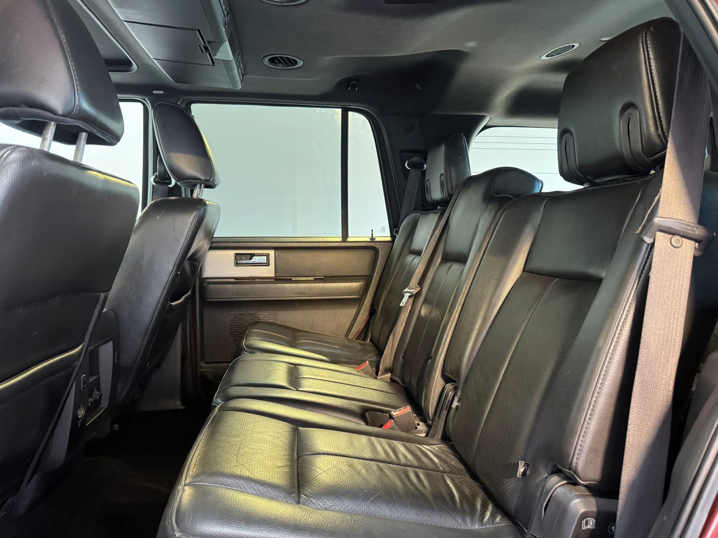Used 2010 Ford Expedition Limited image 22
