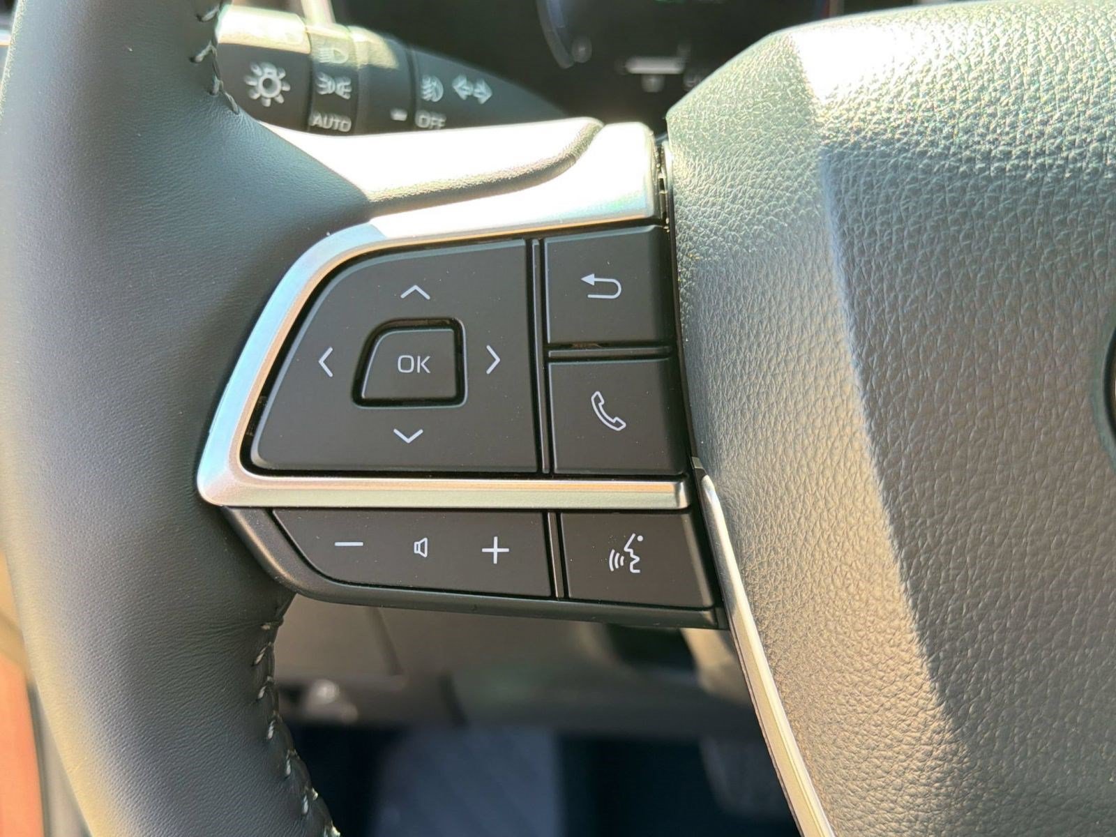 Used 2026 Toyota Highlander Limited AWD/4WD image 17