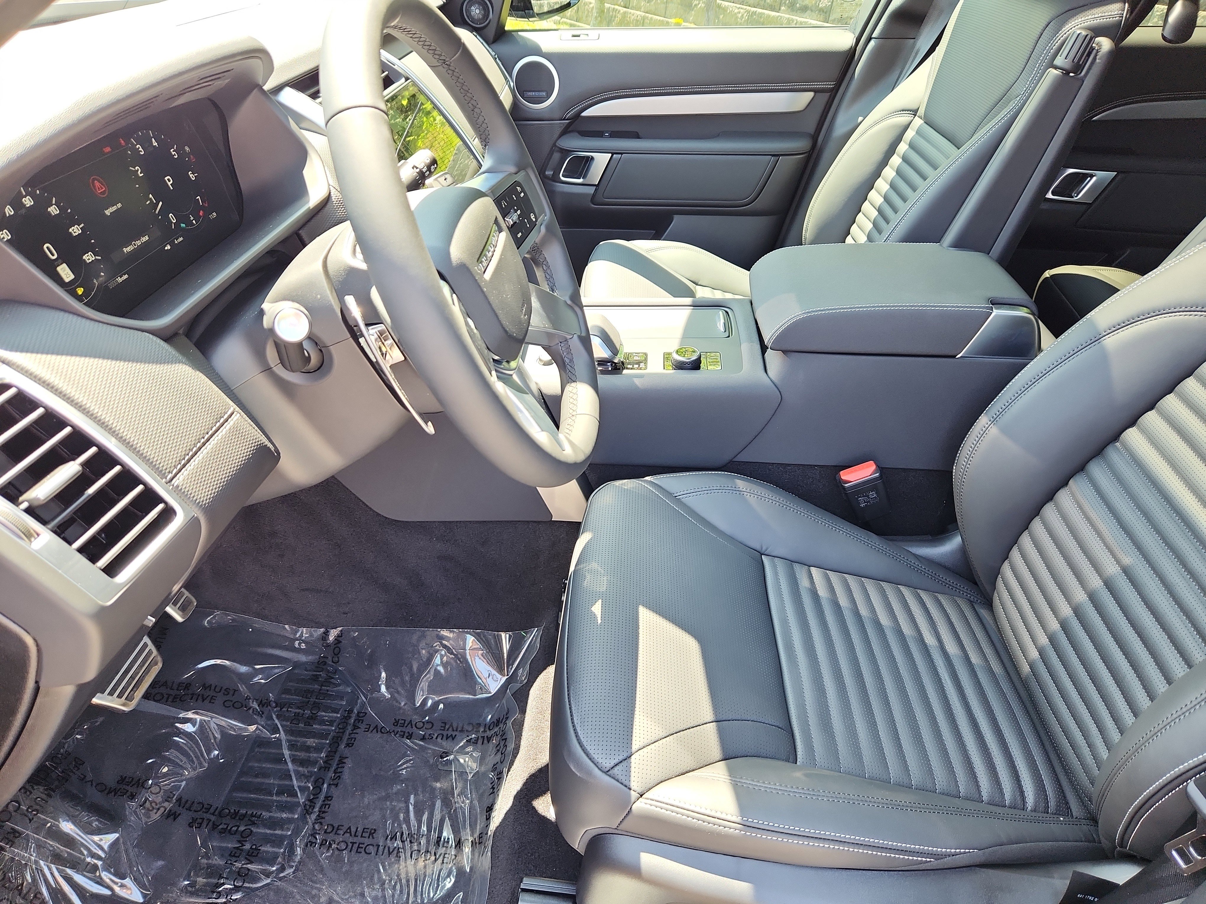 New 2025 Land Rover Discovery Dynamic SE image 23