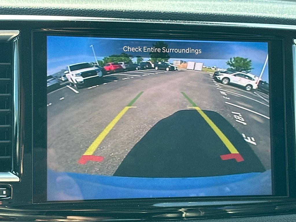 Used 2023 Chrysler Pacifica Limited FWD image 23
