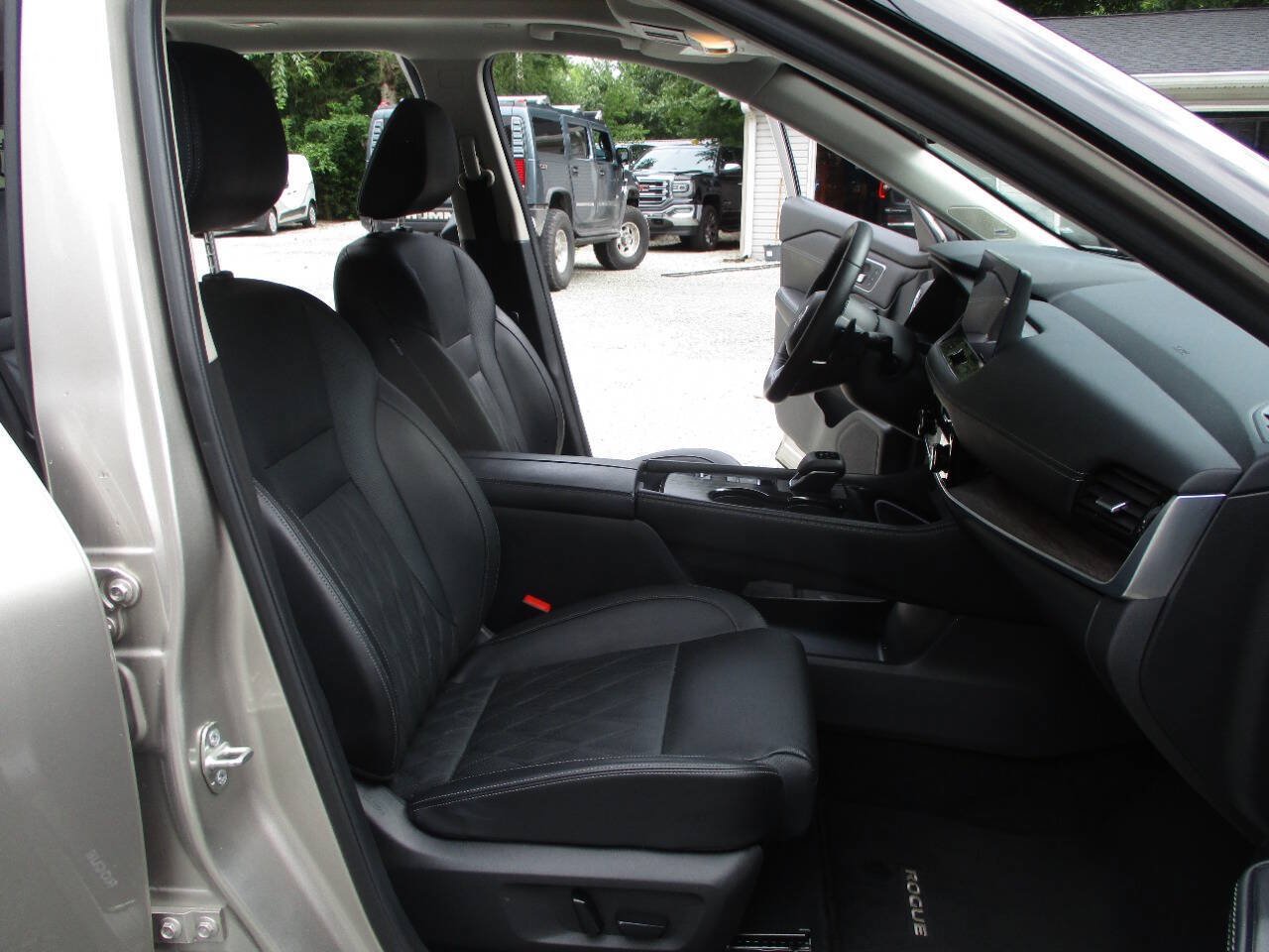 Used 2024 Nissan Rogue Platinum w/ Platinum Premium Package FWD image 28