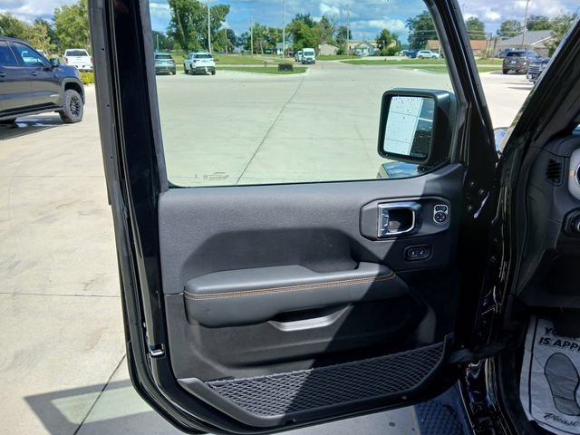 New 2025 Jeep Wrangler Unlimited Sahara w/ Technology Group AWD/4WD image 12