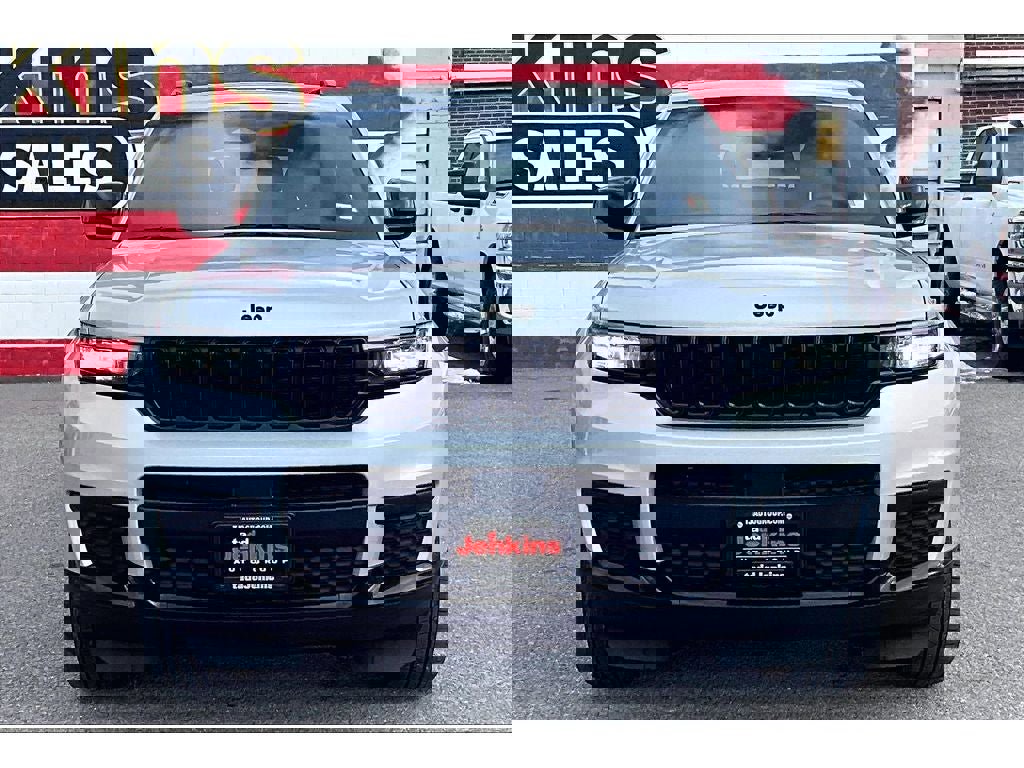 Used 2024 Jeep Grand Cherokee L Laredo image 3