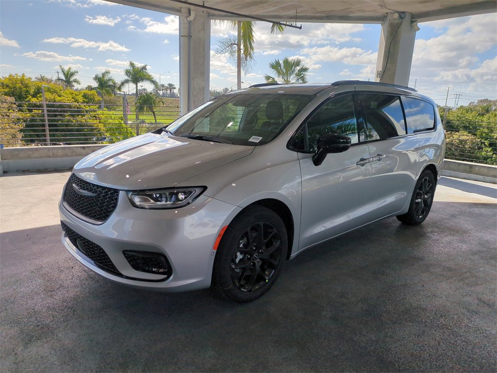 New 2026 Chrysler Pacifica Select image 9