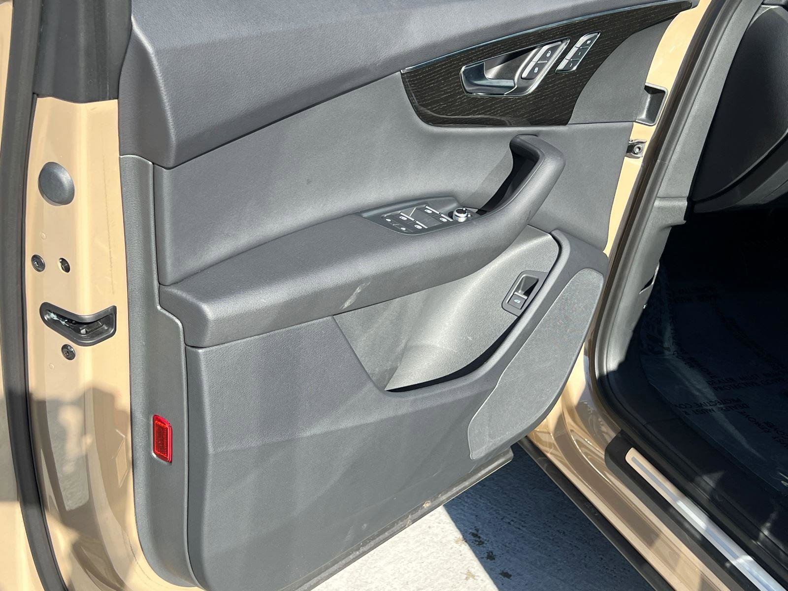 Certified 2025 Audi Q7 3.0T Premium w/ Convenience Package image 10