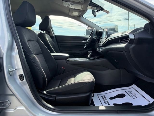 Used 2024 Nissan Altima 2.5 SV image 9