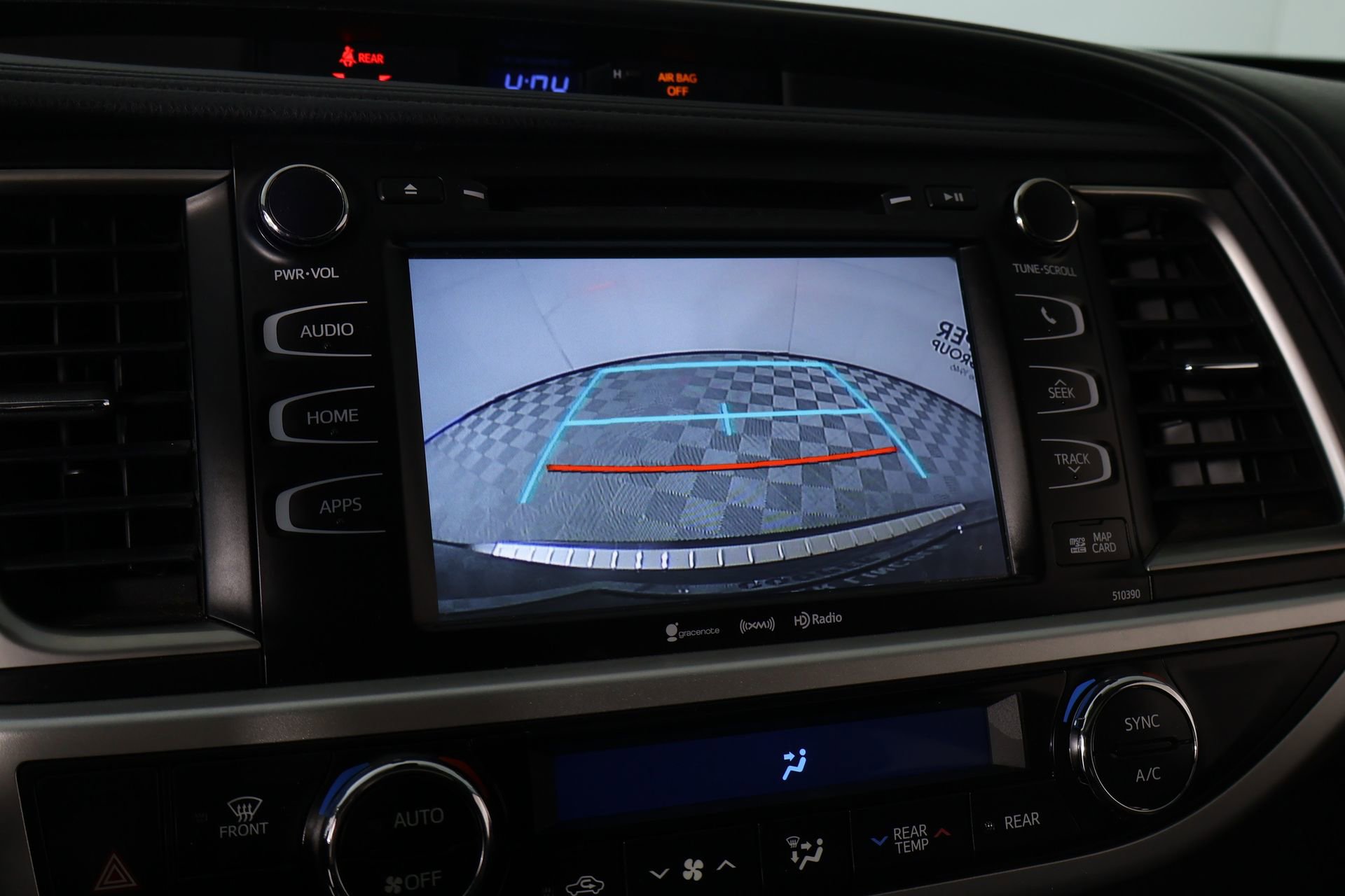 Used 2019 Toyota Highlander SE image 6