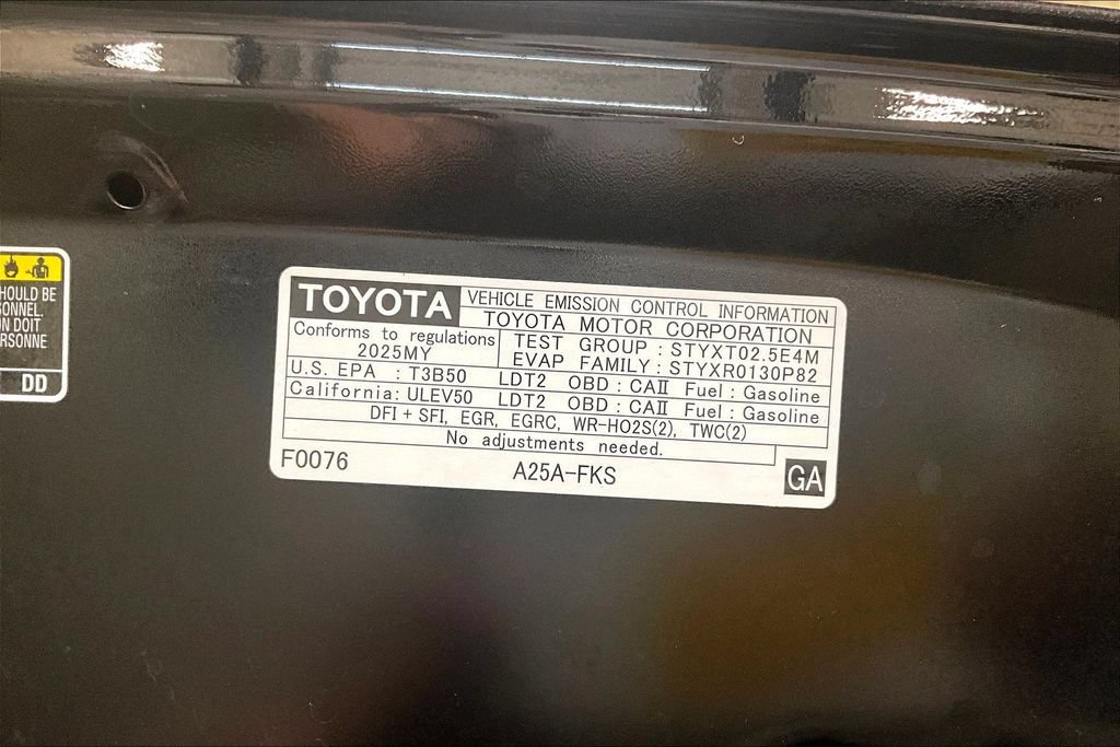 Used 2025 Toyota RAV4 XLE AWD/4WD image 33