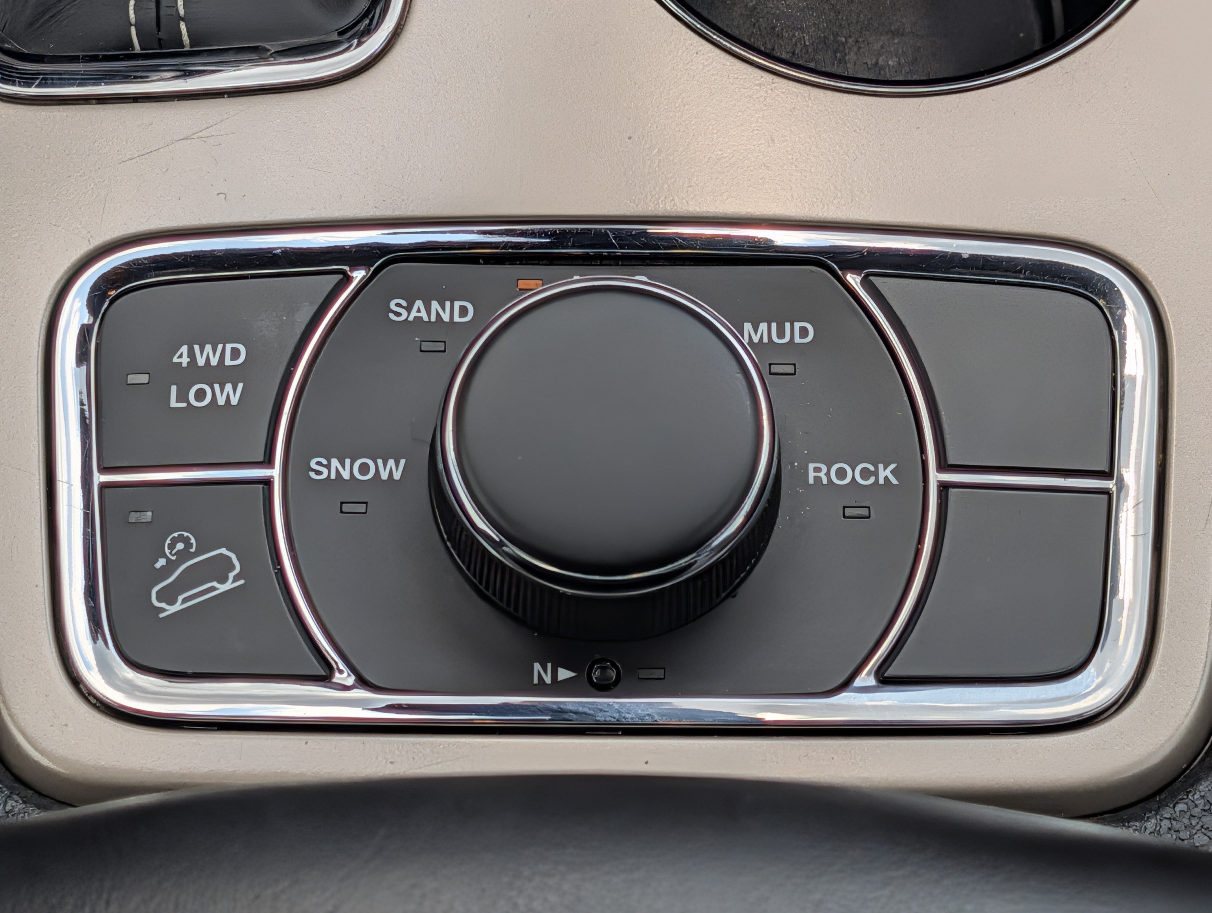 Used 2016 Jeep Grand Cherokee Limited AWD/4WD image 28