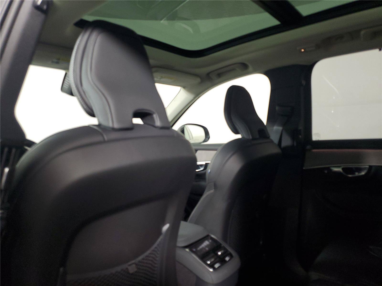Certified 2026 Volvo XC90 B6 Ultra AWD/4WD image 11