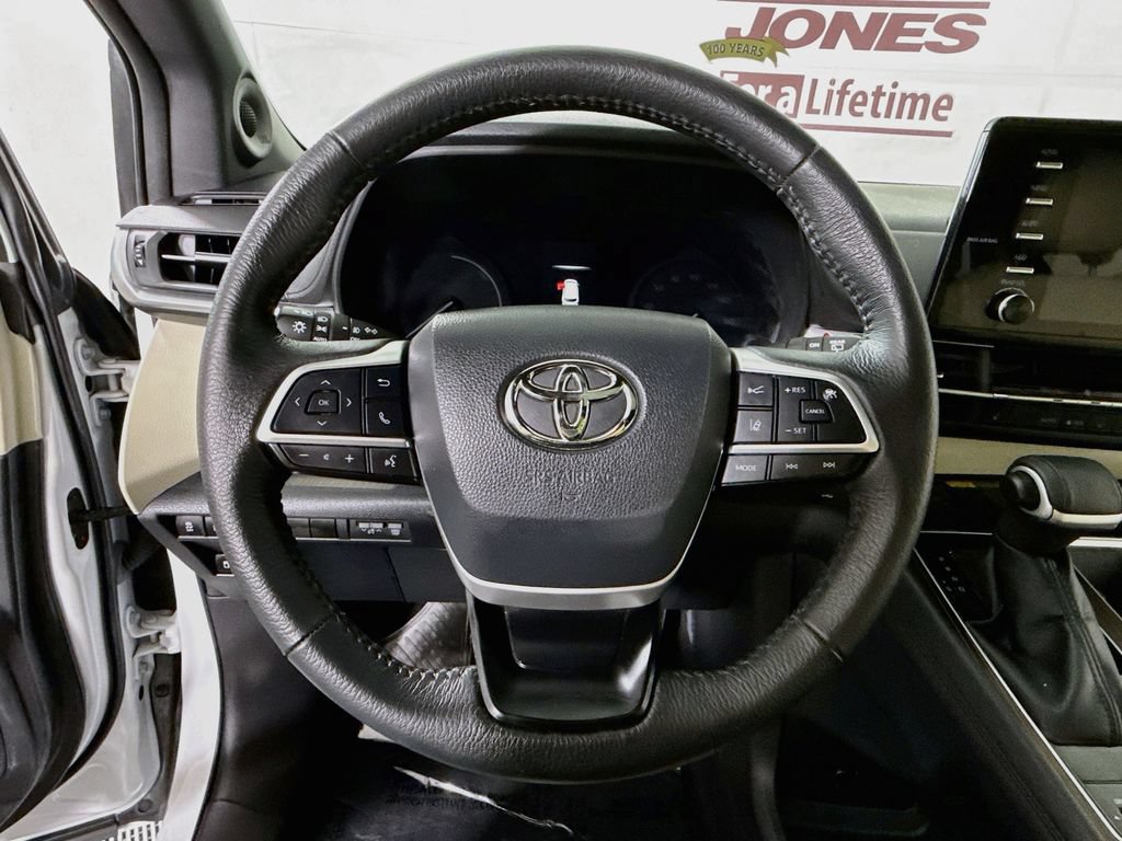 Certified 2022 Toyota Sienna XLE w/ XLE Plus Package FWD image 22