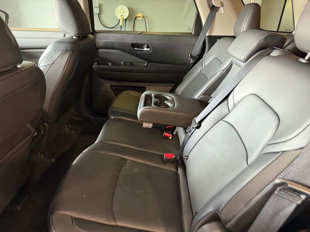 Used 2025 Nissan Pathfinder SL image 9