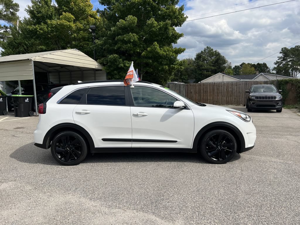 Used 2019 Kia Niro S Touring FWD image 4