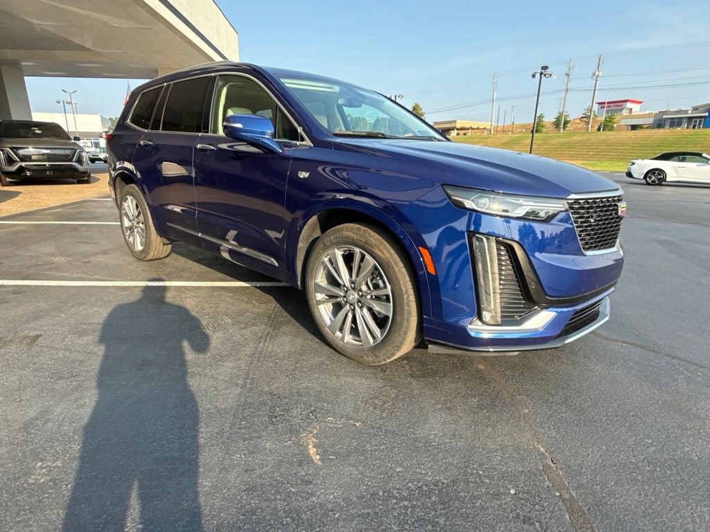 Used 2025 Cadillac XT6 Premium Luxury w/ LPO, Floor Liner Package AWD/4WD image 7