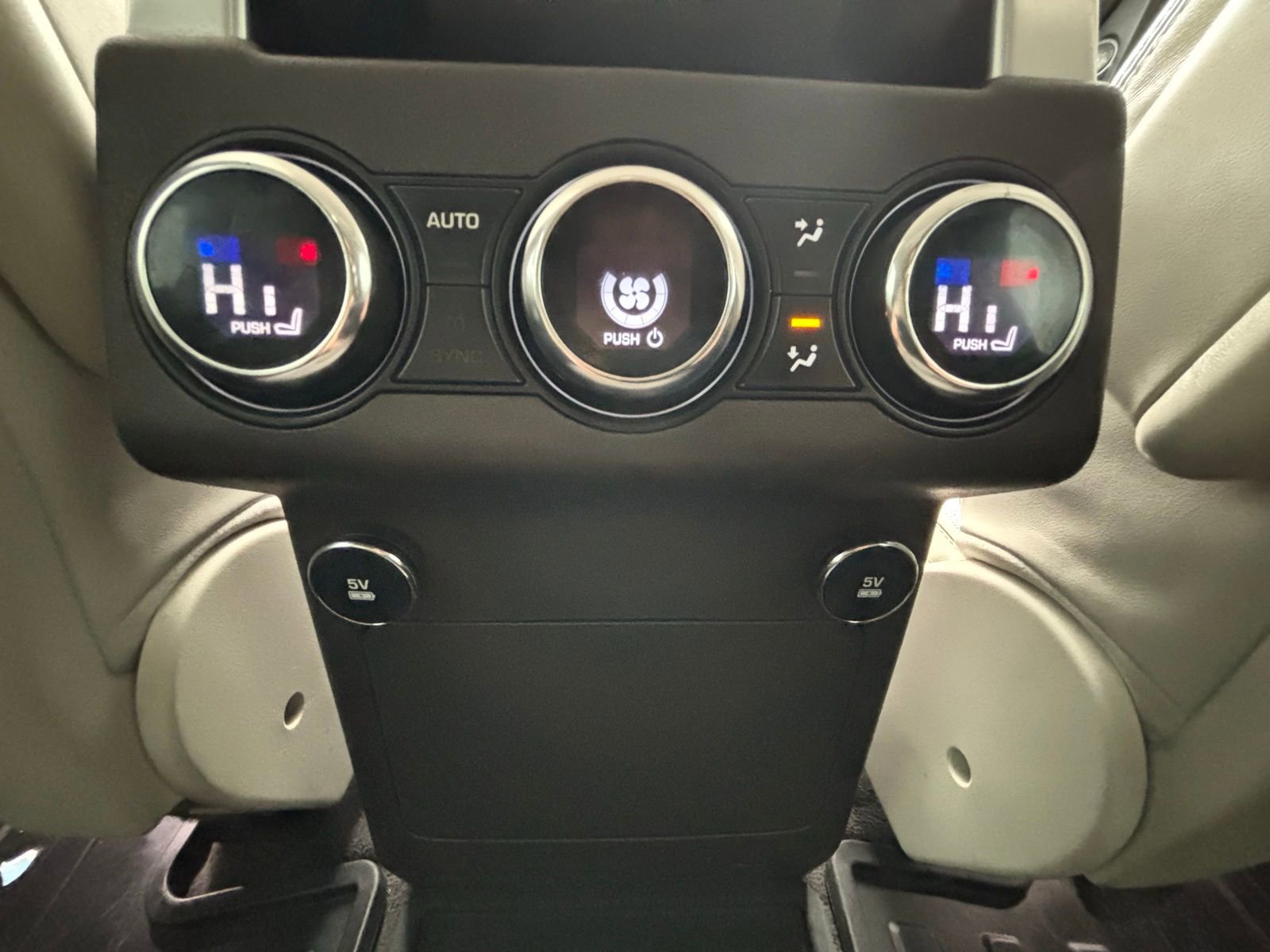 Used 2018 Land Rover Discovery HSE Luxury image 21