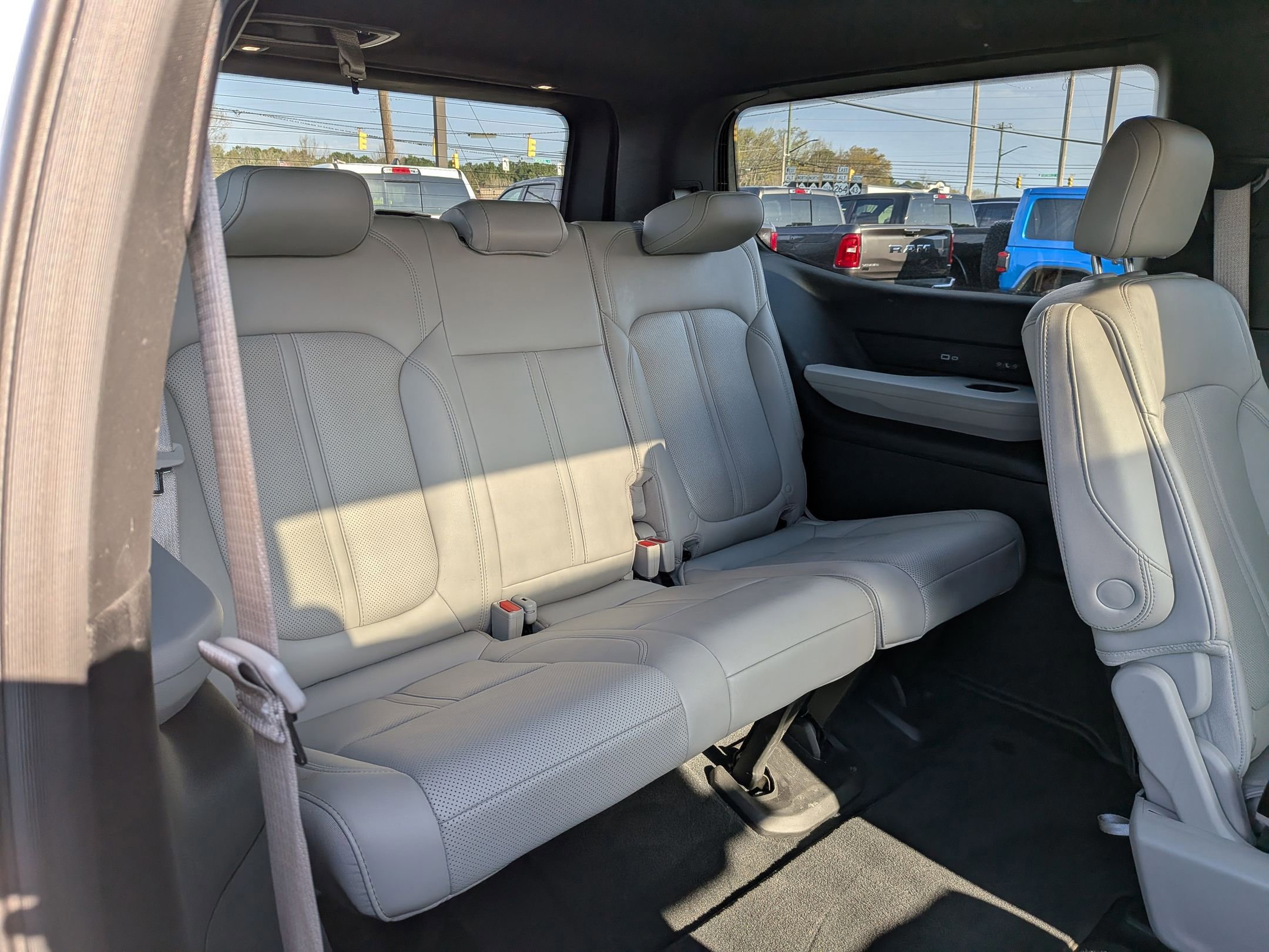 Certified 2025 Jeep Wagoneer Series III w/ Premium Group I image 34