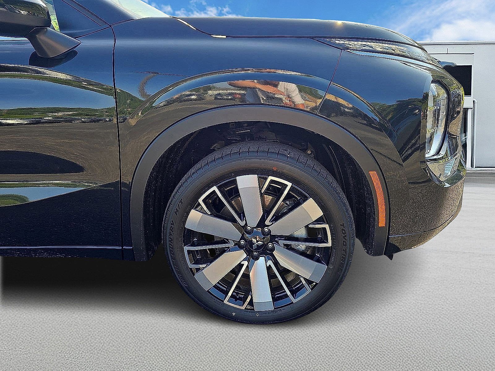 New 2025 Mitsubishi Outlander AWD image 2