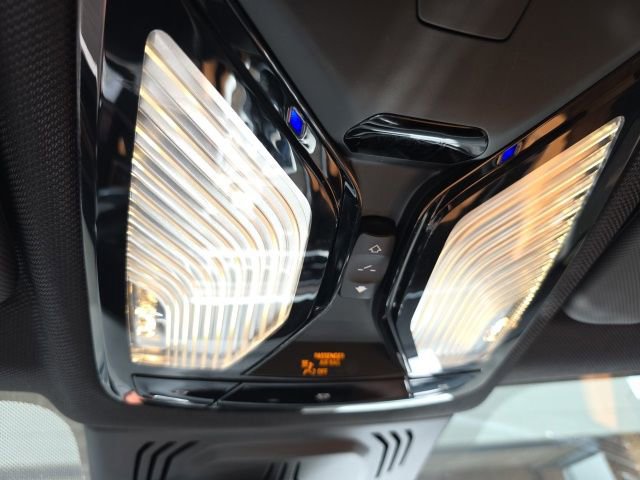 Used 2022 BMW X5 xDrive40i w/ M Sport Package AWD/4WD image 13