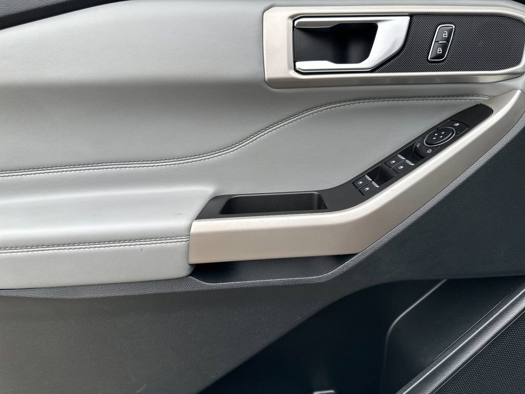 Certified 2023 Ford Explorer XLT w/ Equipment Group 202A image 10