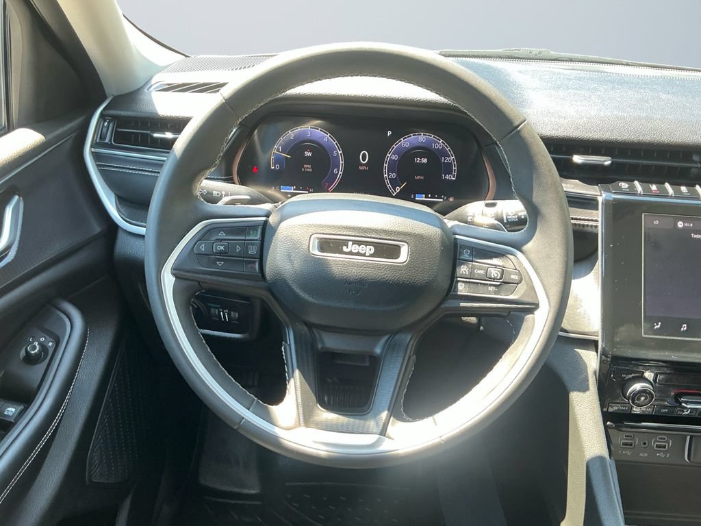 Used 2023 Jeep Grand Cherokee L Laredo AWD/4WD image 13