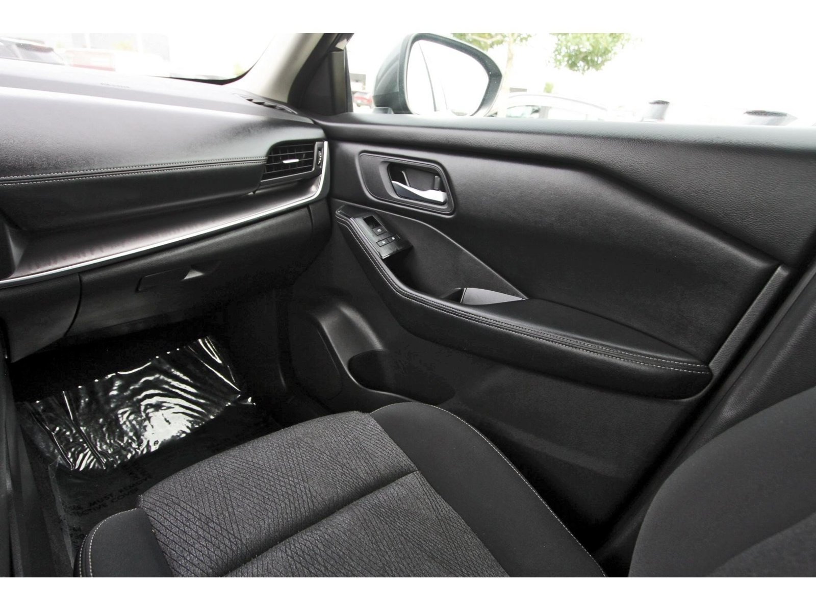 Used 2024 Nissan Rogue SV FWD image 14