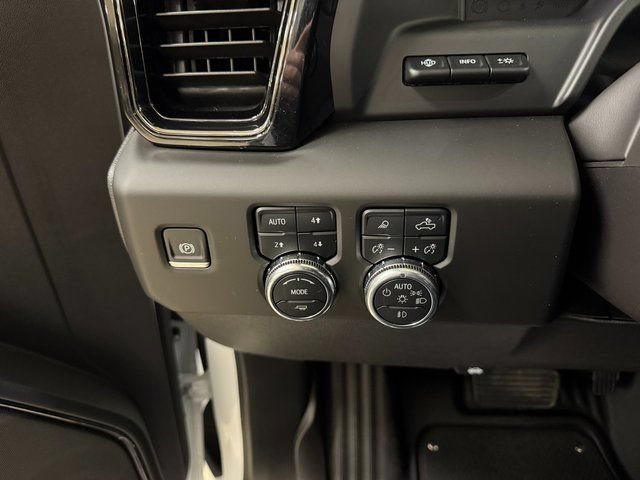 Used 2025 GMC Sierra 1500 AT4 w/ AT4 Premium Package AWD/4WD image 10