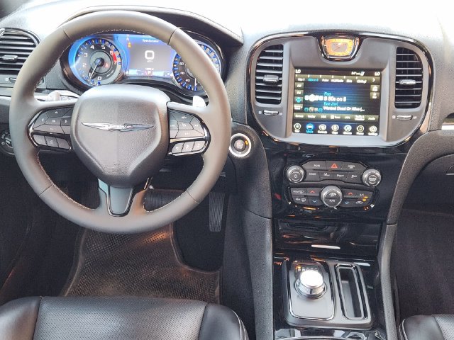 Used 2023 Chrysler 300 S w/ Comfort Group RWD image 28