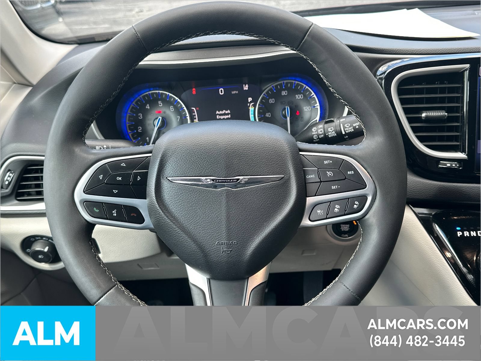 Used 2023 Chrysler Pacifica Touring-L FWD image 29