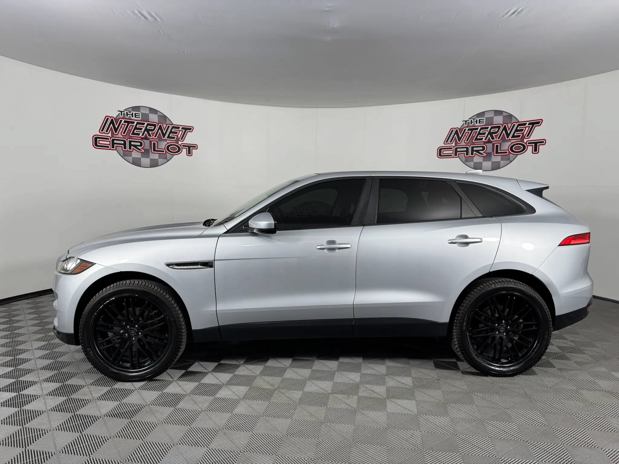 Used 2017 Jaguar F-PACE Premium AWD/4WD image 4