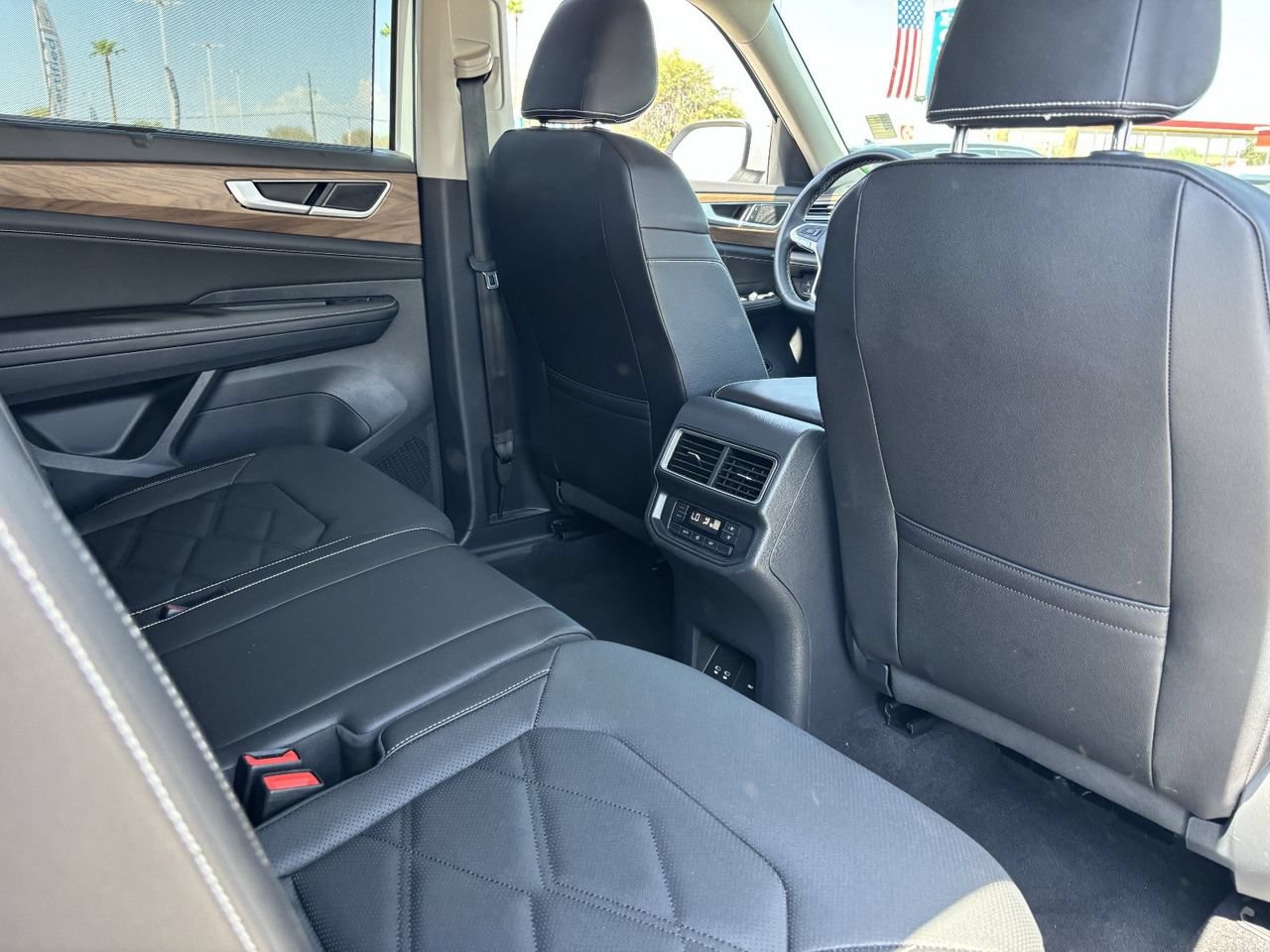Used 2025 Volkswagen Atlas SE FWD image 11