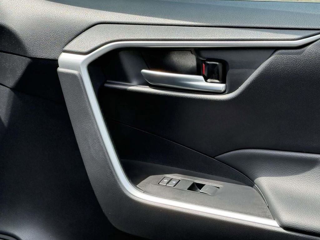 Used 2025 Toyota RAV4 XLE w/ Convenience Package AWD/4WD image 8