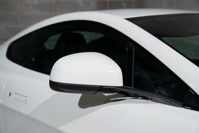 Used 2015 Aston Martin V12 Vantage S RWD image 37