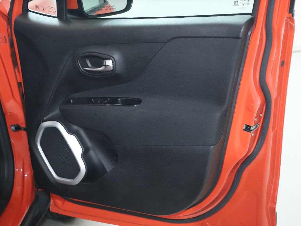 Used 2018 Jeep Renegade Latitude FWD image 31