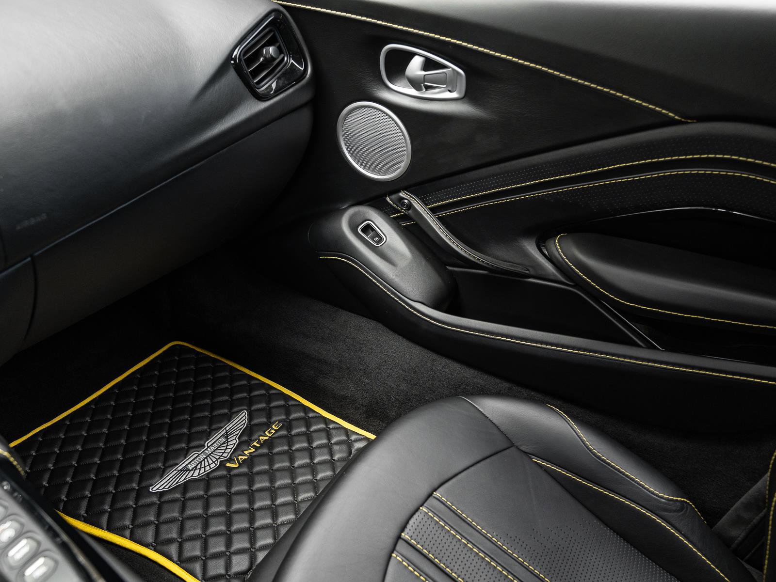 Used 2020 Aston Martin V8 Vantage Coupe image 20