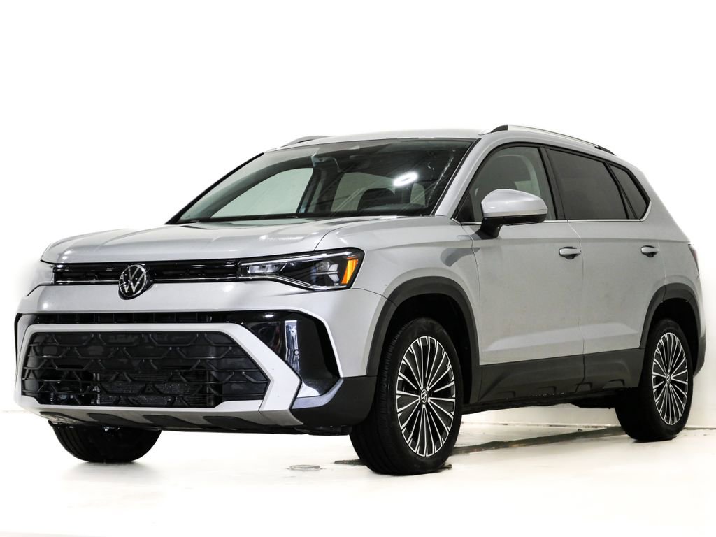 Used 2025 Volkswagen Taos SE FWD image 3