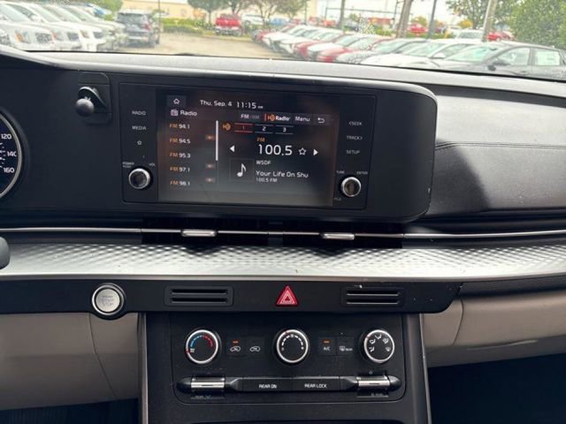 Used 2023 Kia Carnival LX image 13