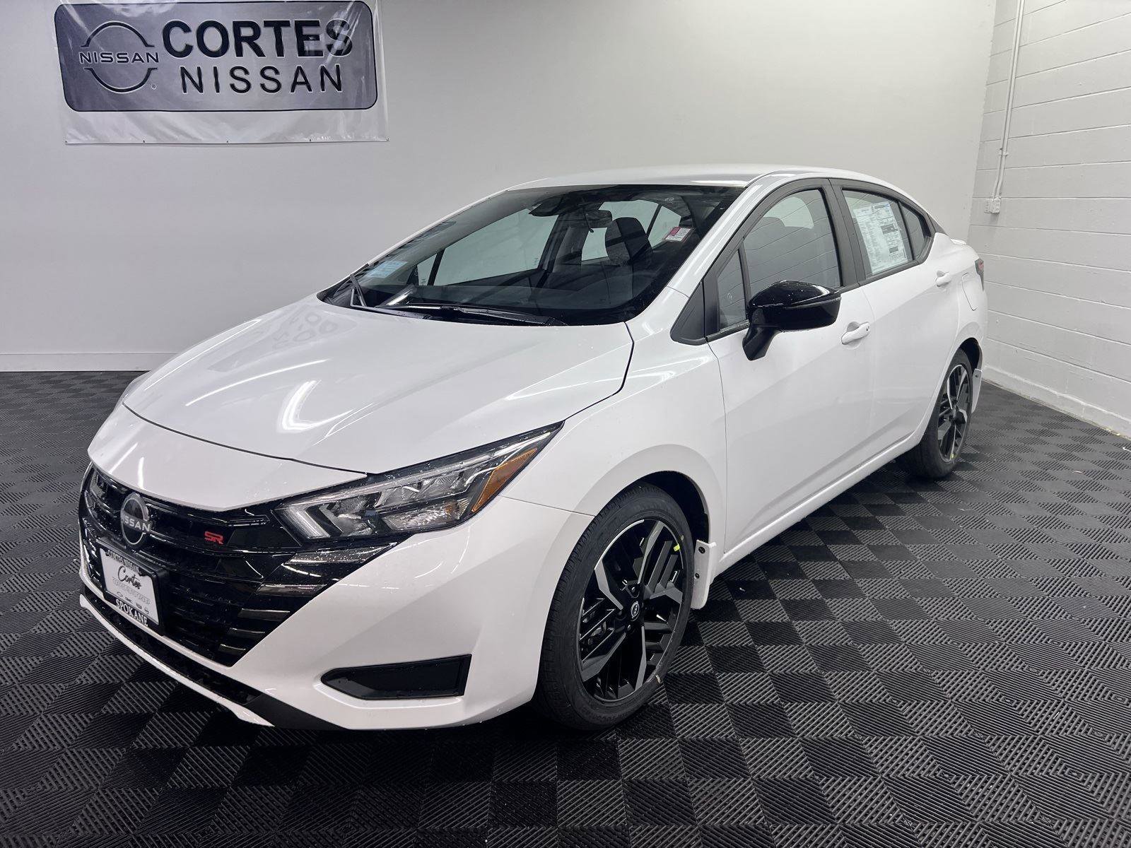 New 2025 Nissan Versa SR w/ Trunk Package