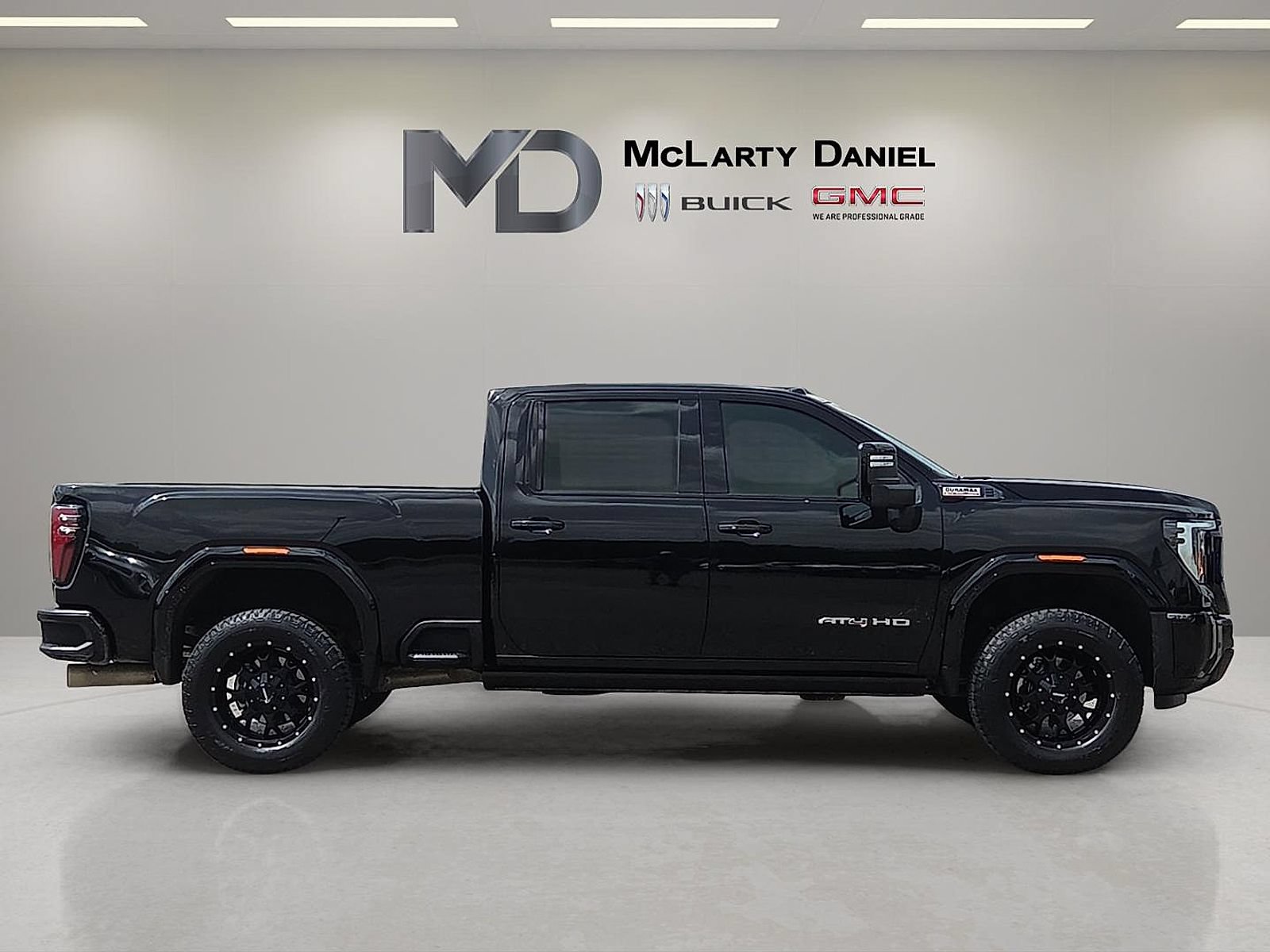 Used 2025 GMC Sierra 2500 AT4 w/ AT4 Premium Plus Package AWD/4WD image 15