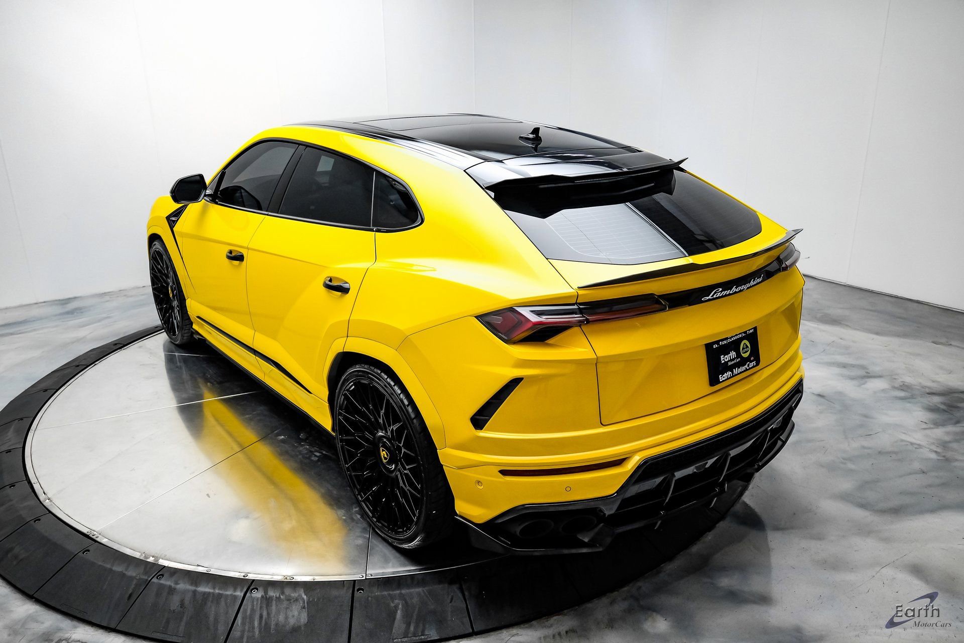 Used 2021 Lamborghini Urus image 13