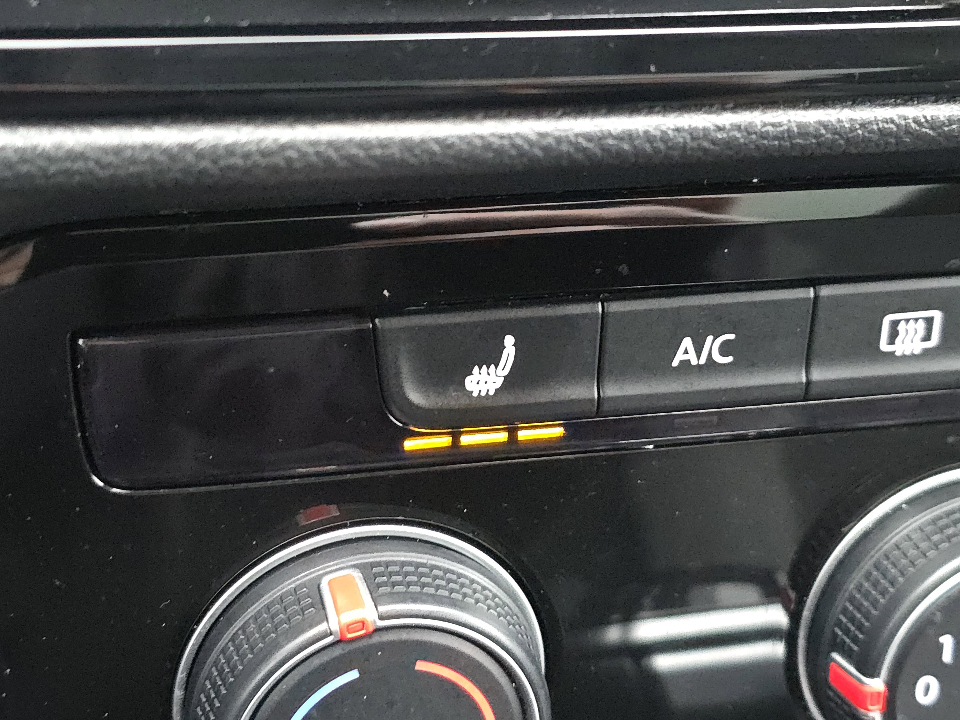 Certified 2023 Volkswagen Taos SE w/ Panoramic Sunroof Package image 12