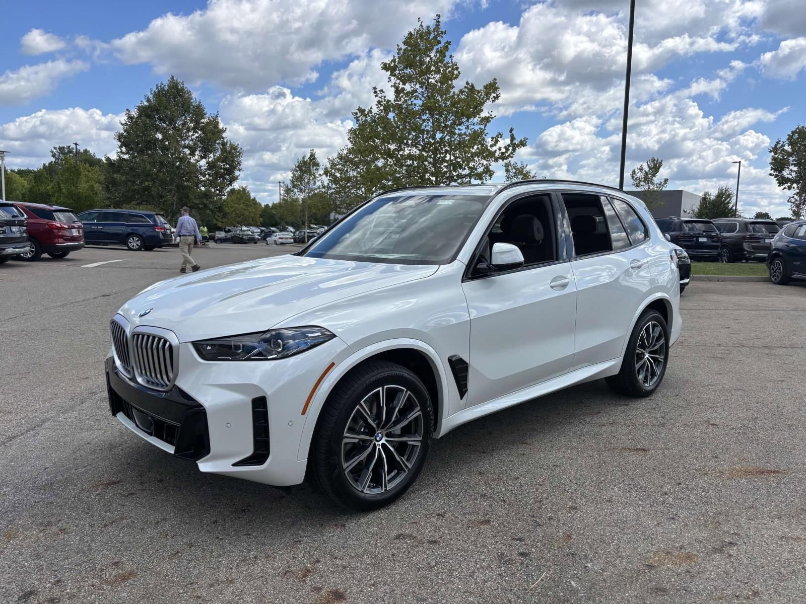 New 2026 BMW X5 xDrive40i w/ M Sport Package image 3