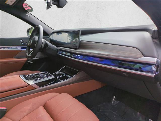 Used 2025 BMW 750e xDrive AWD/4WD image 24